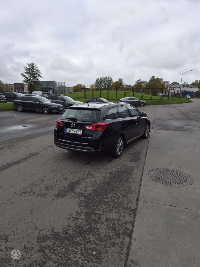 Toyota Auris 2014 — двигун 1800 cm³, 99 HP (73kW)