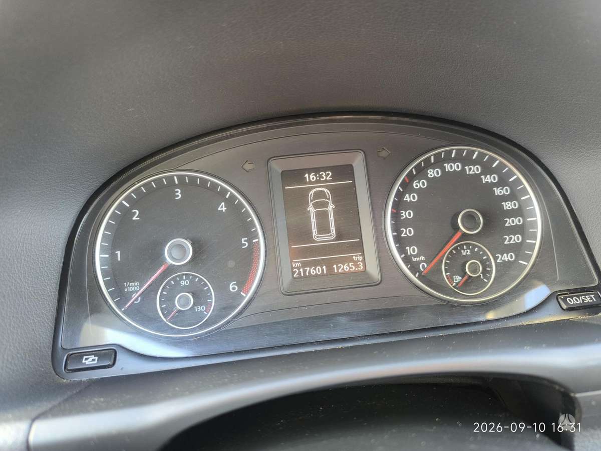 Volkswagen Touran 2011 — photo 10