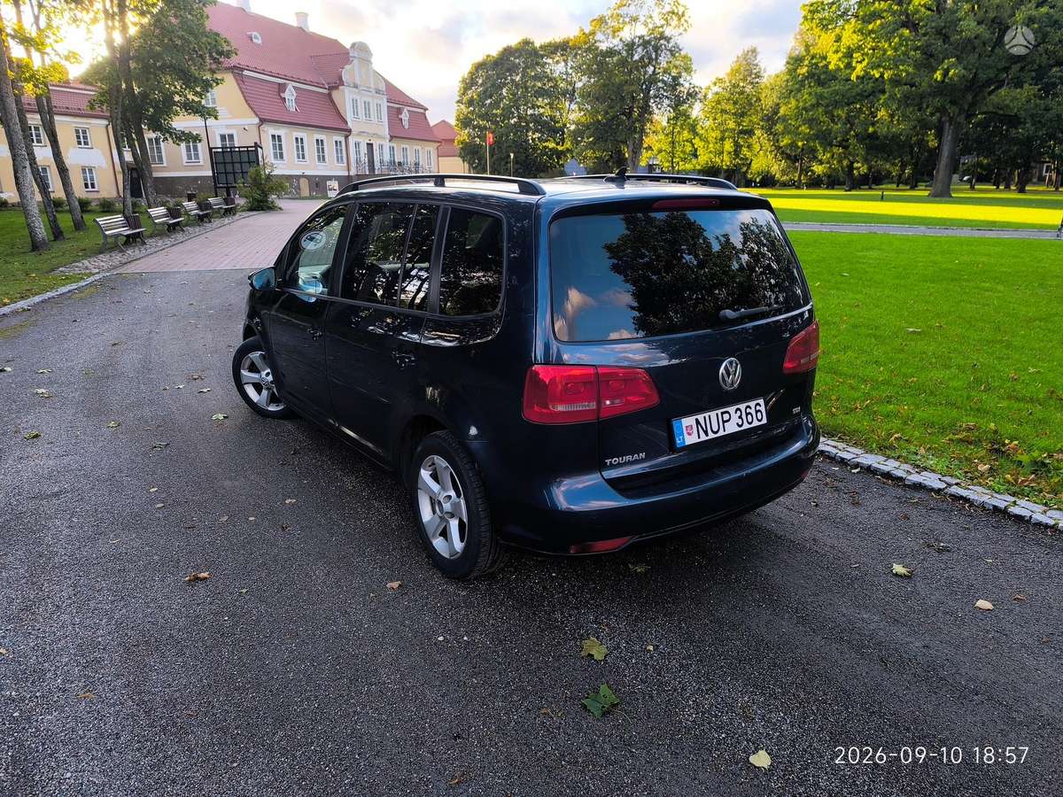 Volkswagen Touran 2011 — photo 6