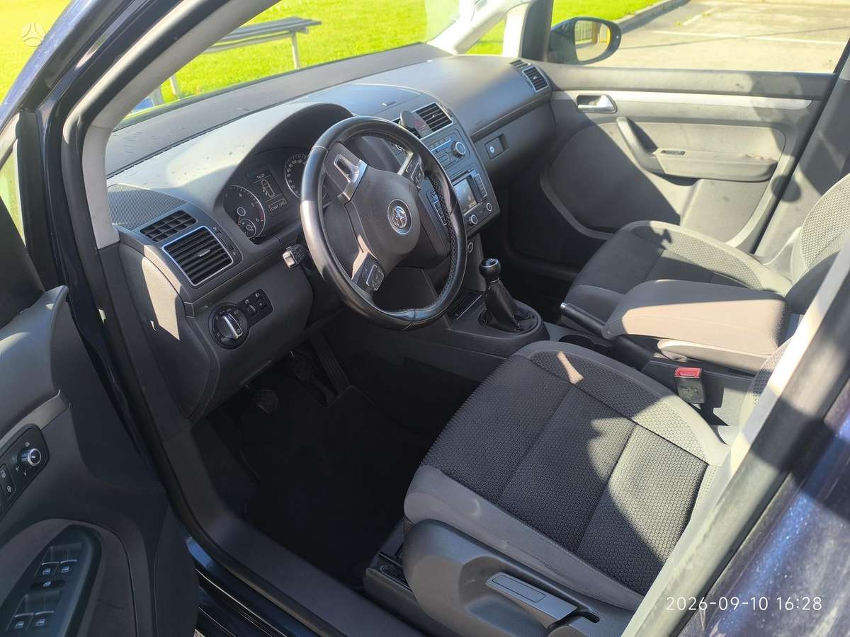 Volkswagen Touran 2011 — photo 7