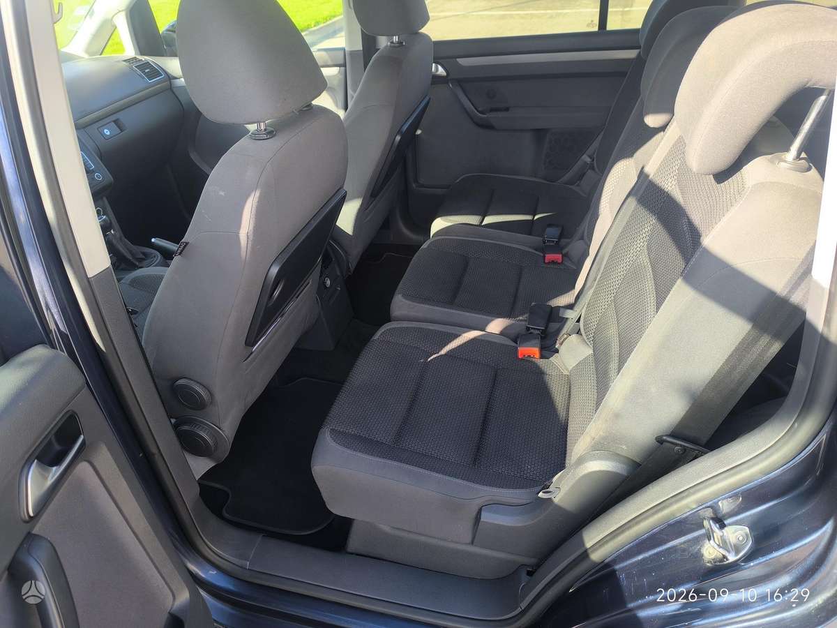 Volkswagen Touran 2011 — photo 8