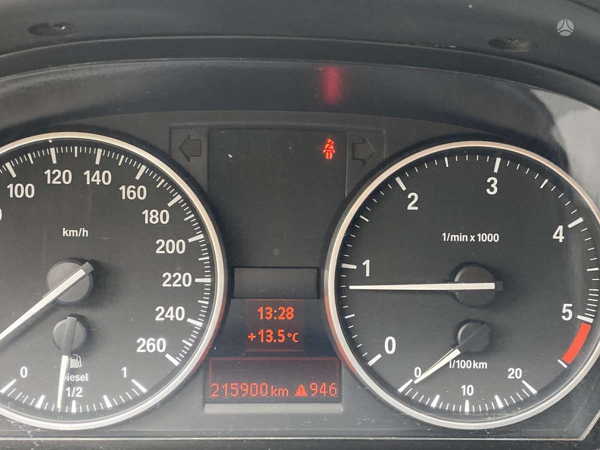 BMW 320 2010 — photo 14