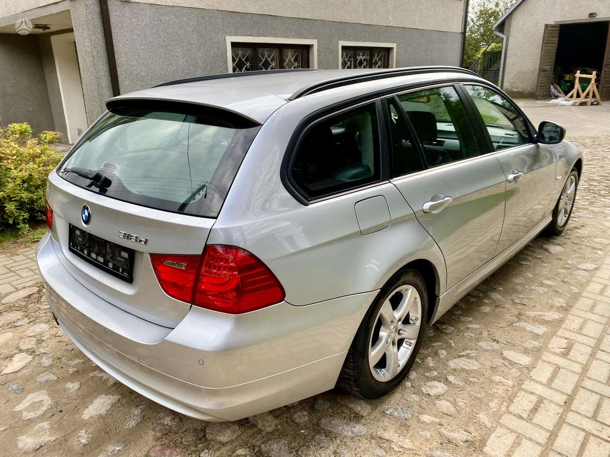 BMW 320 2010 — engine 1995 cm³, 143 HP (105kW)