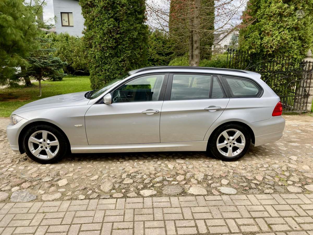 BMW 320 2010 — photo 5