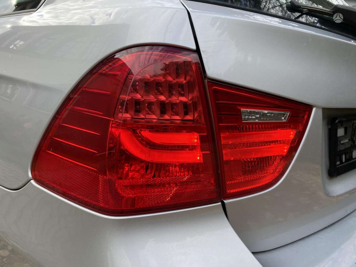 BMW 320 2010 — photo 8