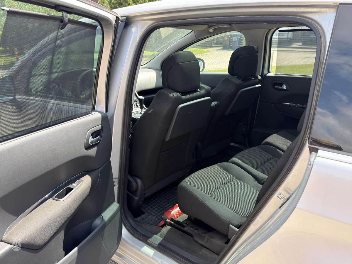 Peugeot 5008 2010 — photo 10