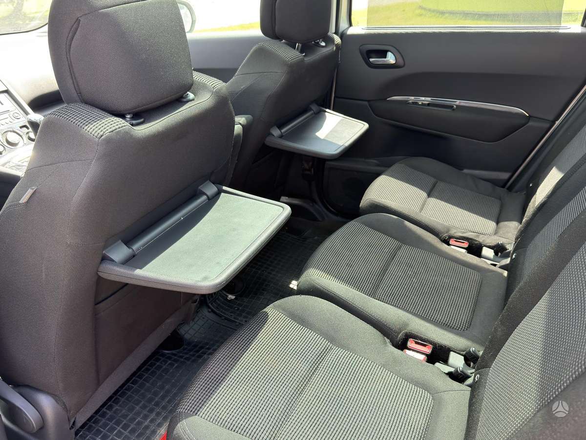 Peugeot 5008 2010 — photo 11