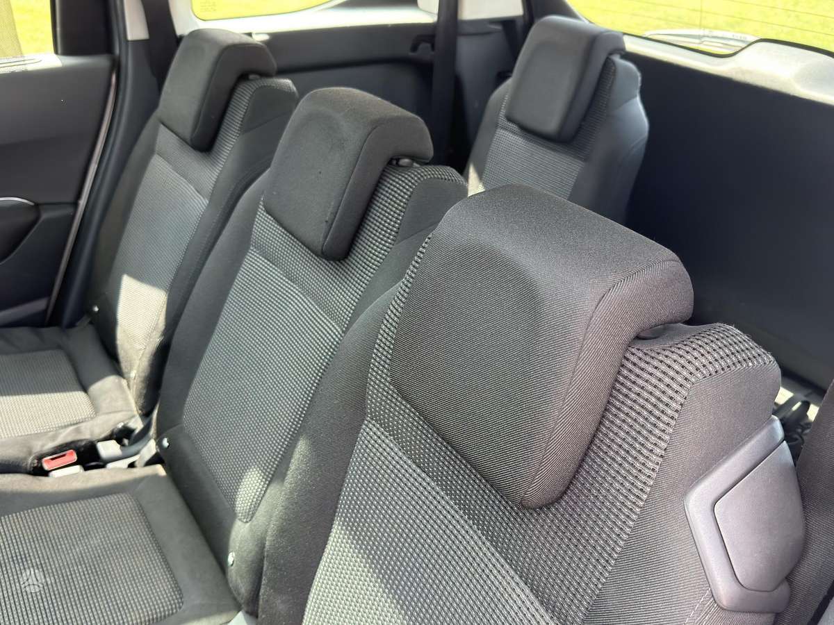 Peugeot 5008 2010 — photo 12