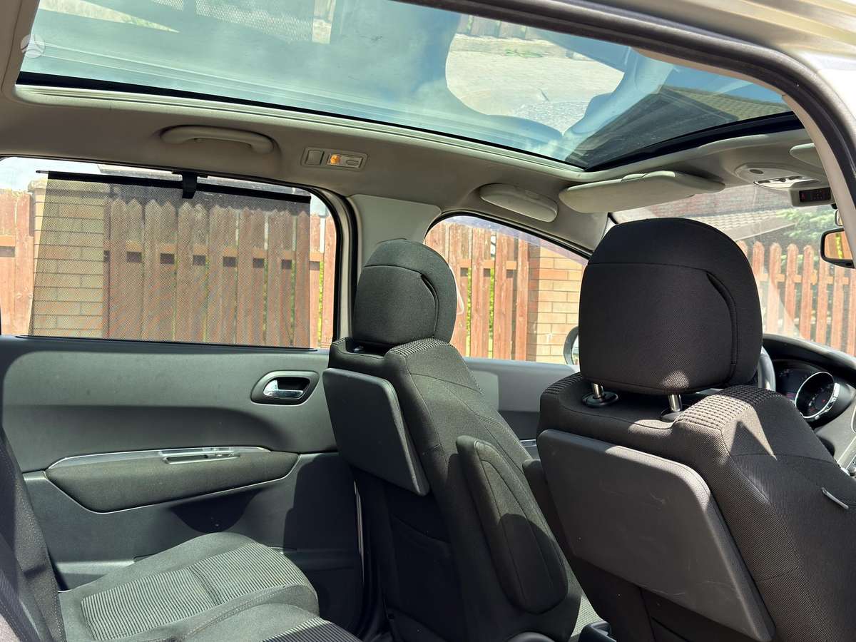 Peugeot 5008 2010 — photo 13