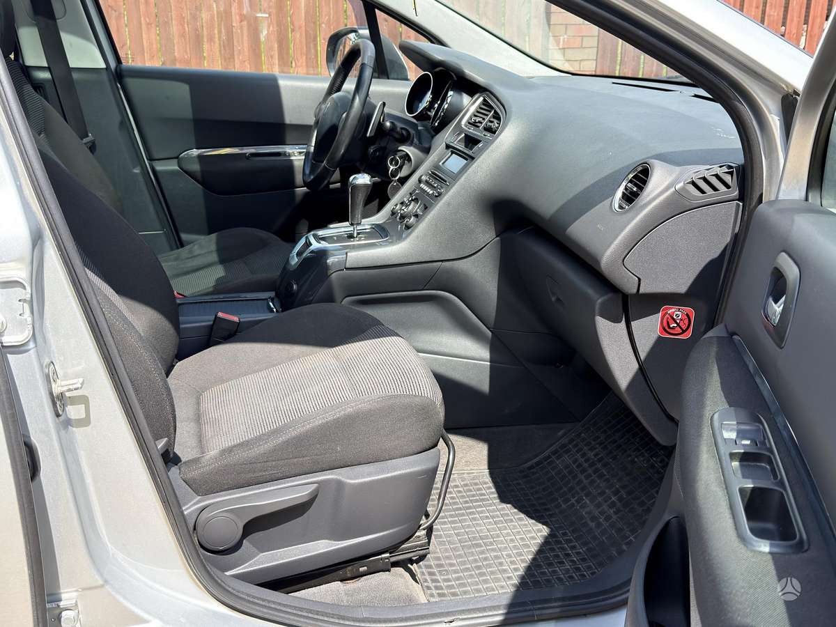 Peugeot 5008 2010 — photo 15