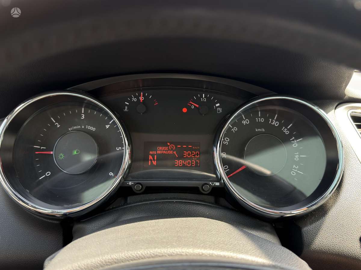 Peugeot 5008 2010 — photo 16