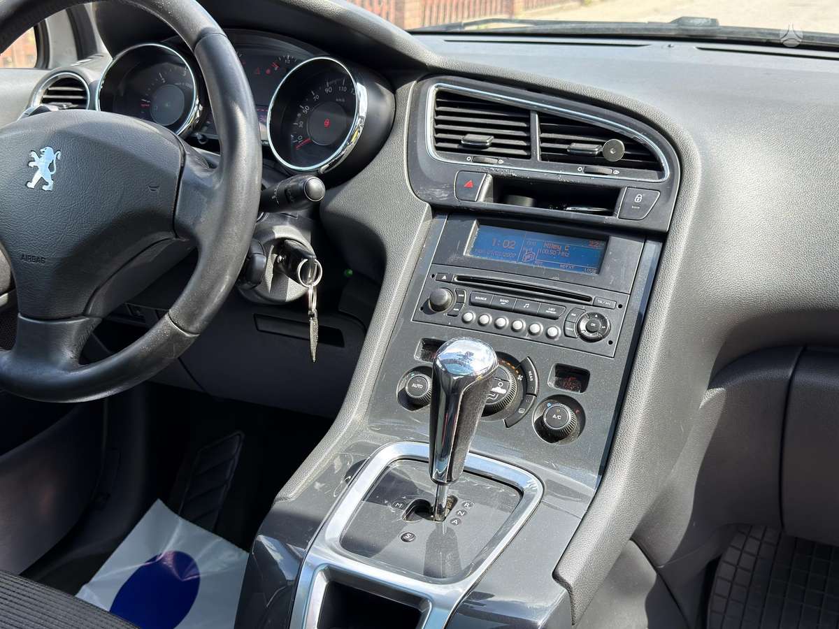 Peugeot 5008 2010 — photo 17