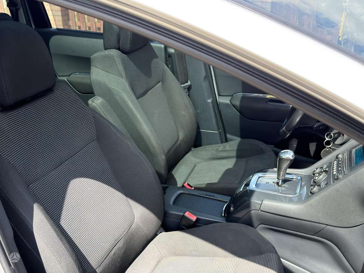 Peugeot 5008 2010 — photo 18