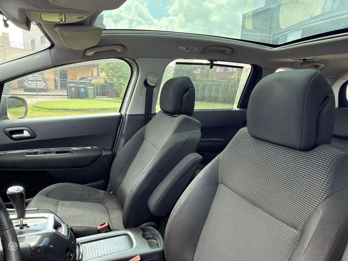 Peugeot 5008 2010 — photo 7