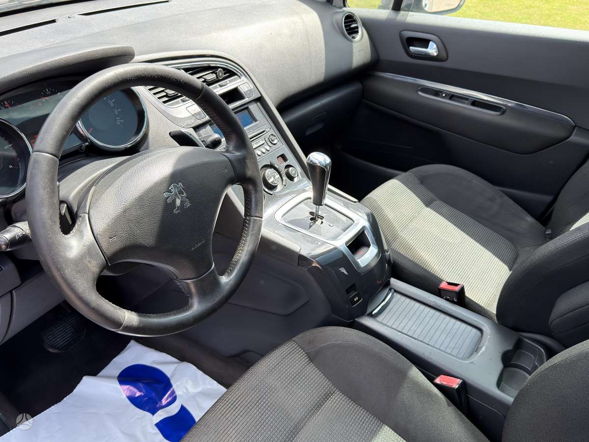 Peugeot 5008 2010 — photo 8