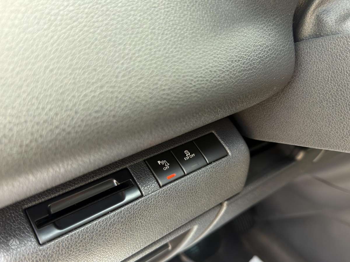 Peugeot 5008 2010 — photo 9