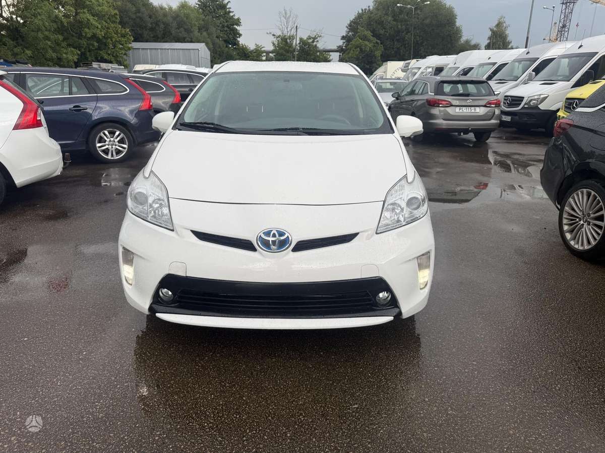 Toyota Prius 2012 — вигляд ззаду