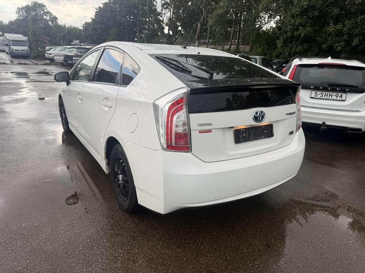 Toyota Prius 2012 — двигун 1800 cm³, 136 HP (100kW)