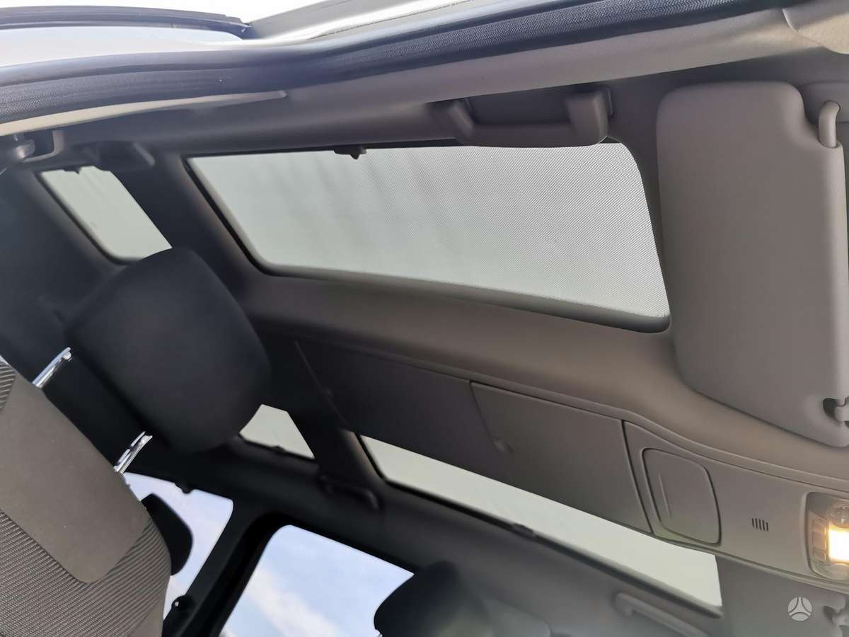 Ford Galaxy 2012 — фото 17