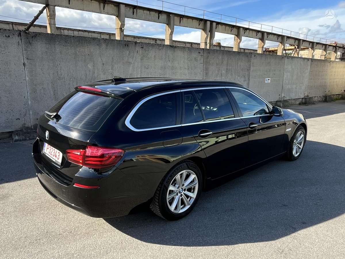 BMW 520 2015 — rear view