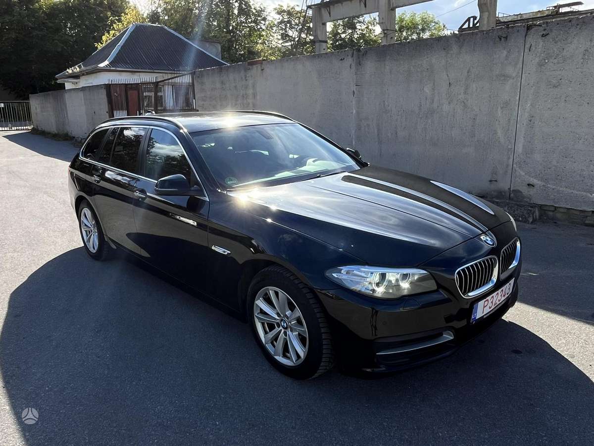 BMW 520 2015 — interior