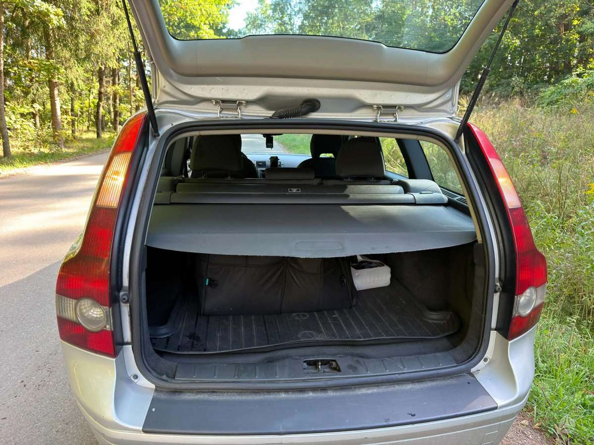 Volvo V50 2006 — interior