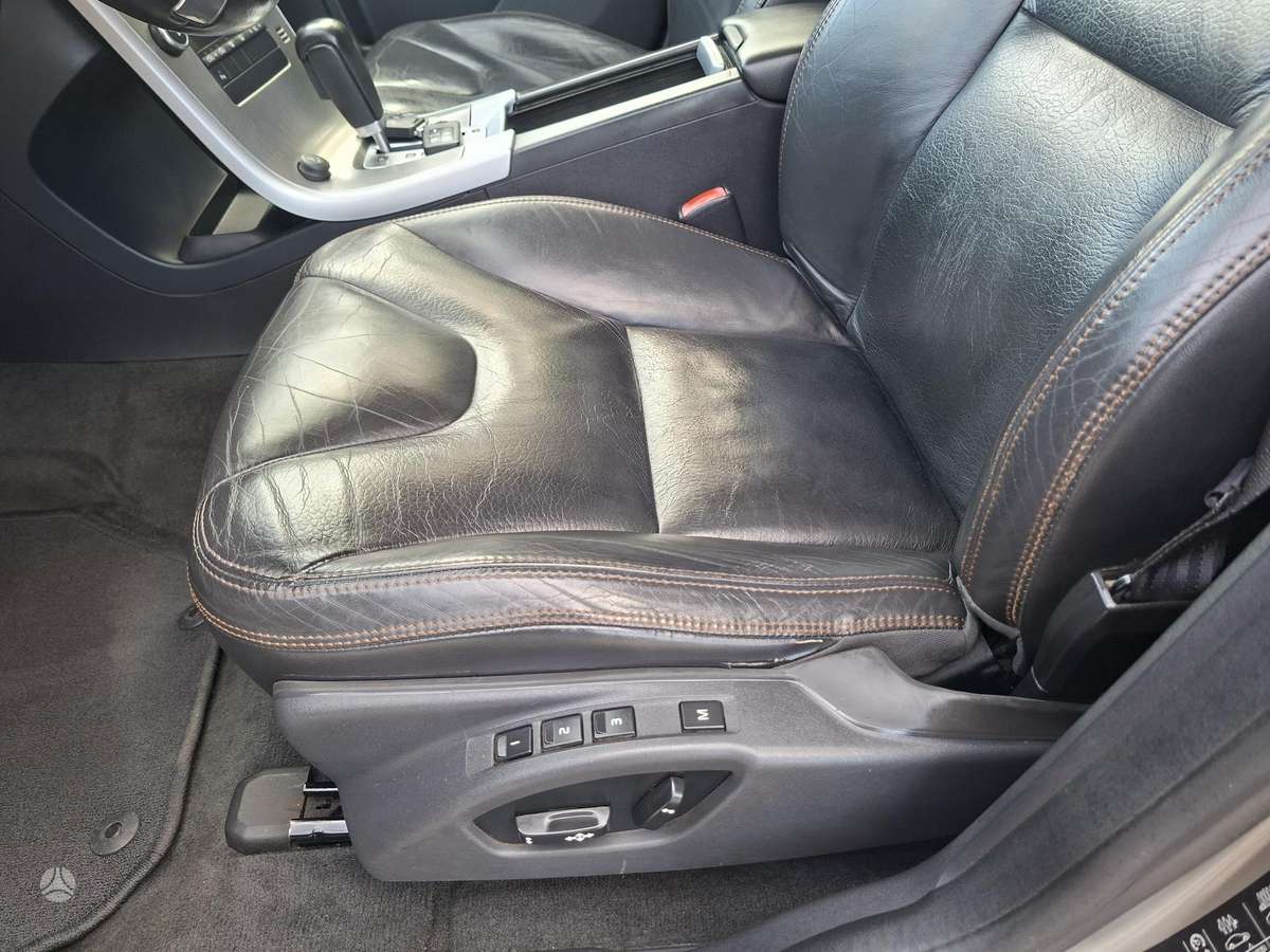 Volvo XC60 2010 — photo 15