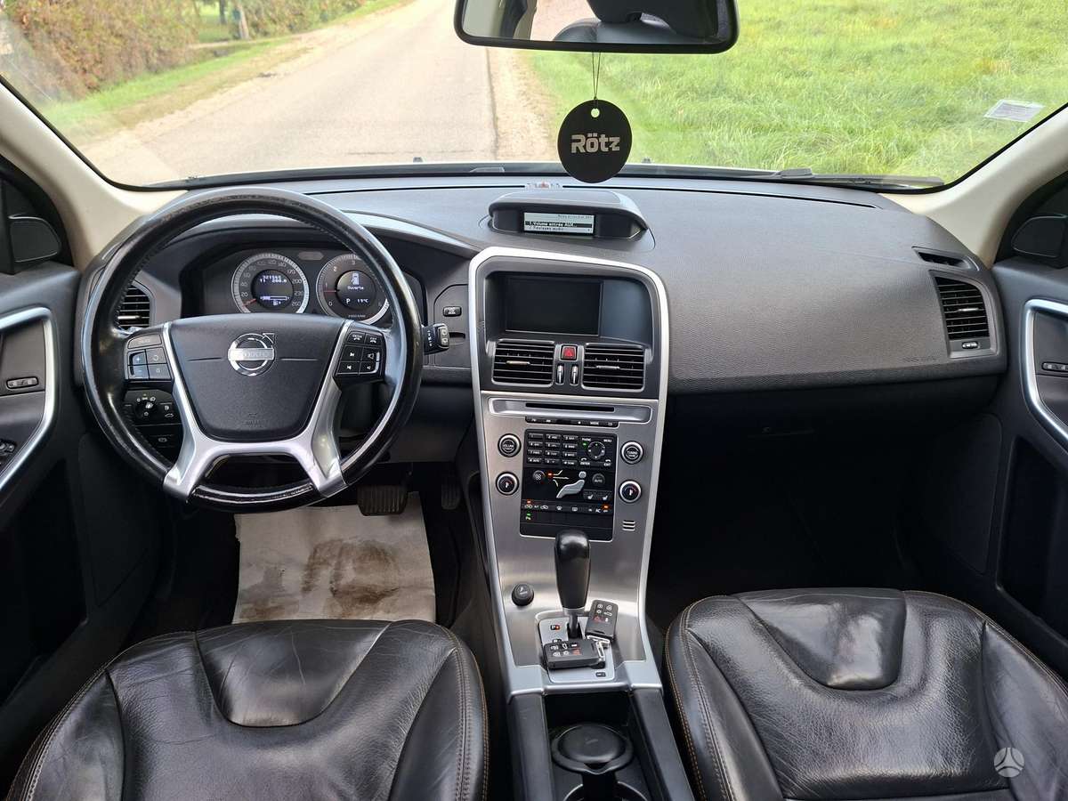 Volvo XC60 2010 — photo 16
