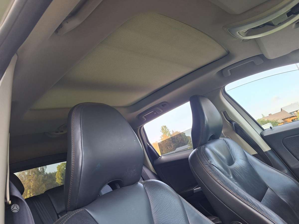 Volvo XC60 2010 — photo 24