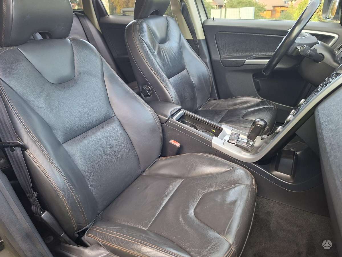 Volvo XC60 2010 — photo 26