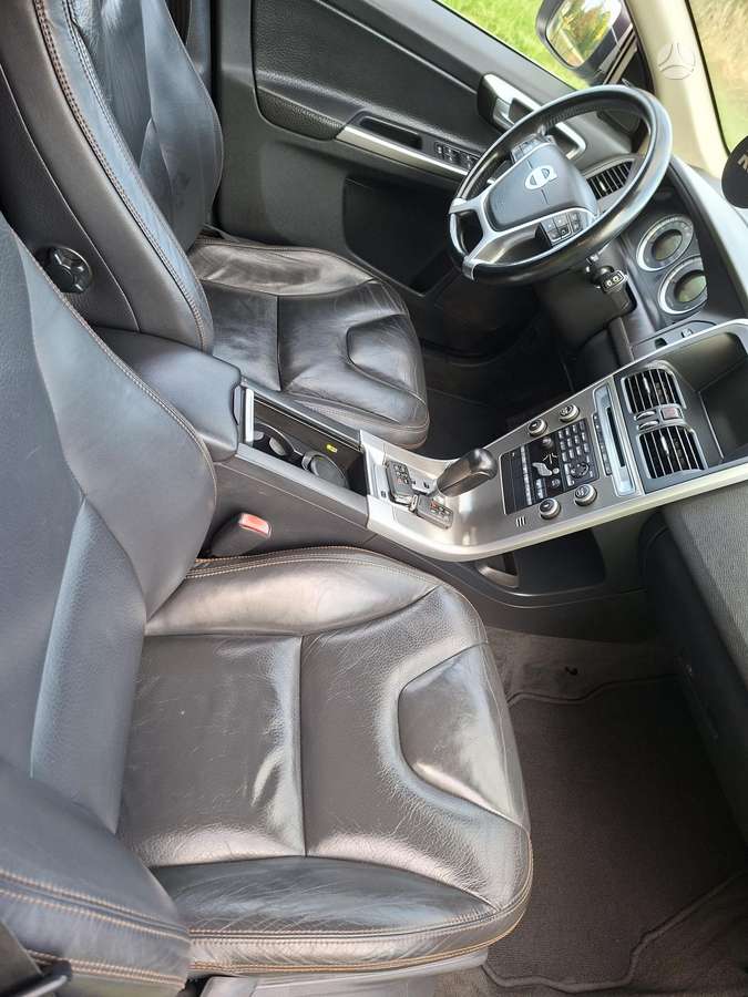 Volvo XC60 2010 — photo 28