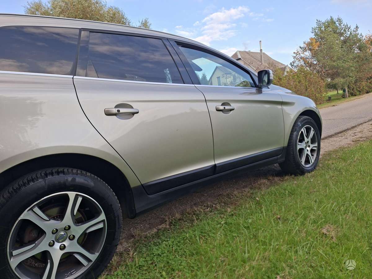 Volvo XC60 2010 — photo 7
