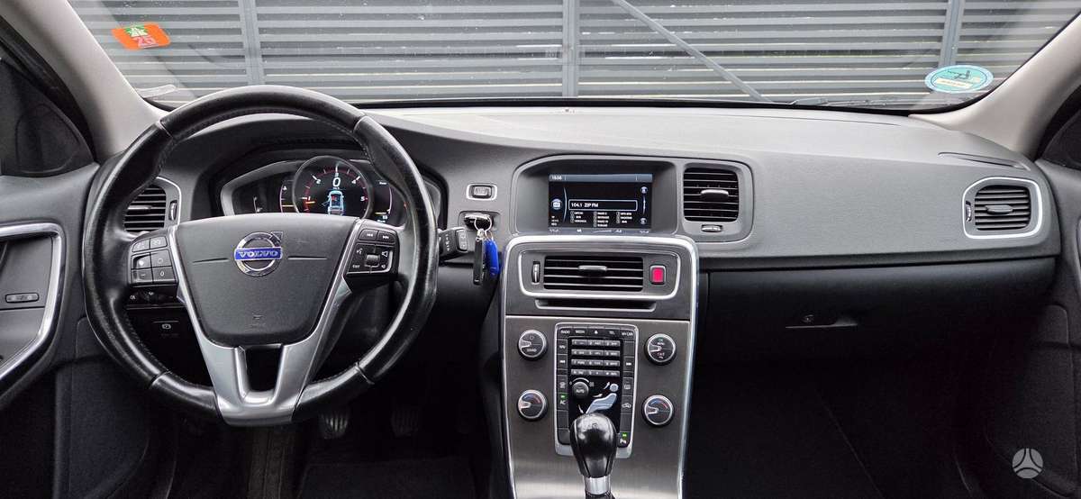 Volvo V60 2013 — photo 10