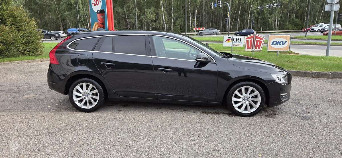 Volvo V60 2013 — rear view