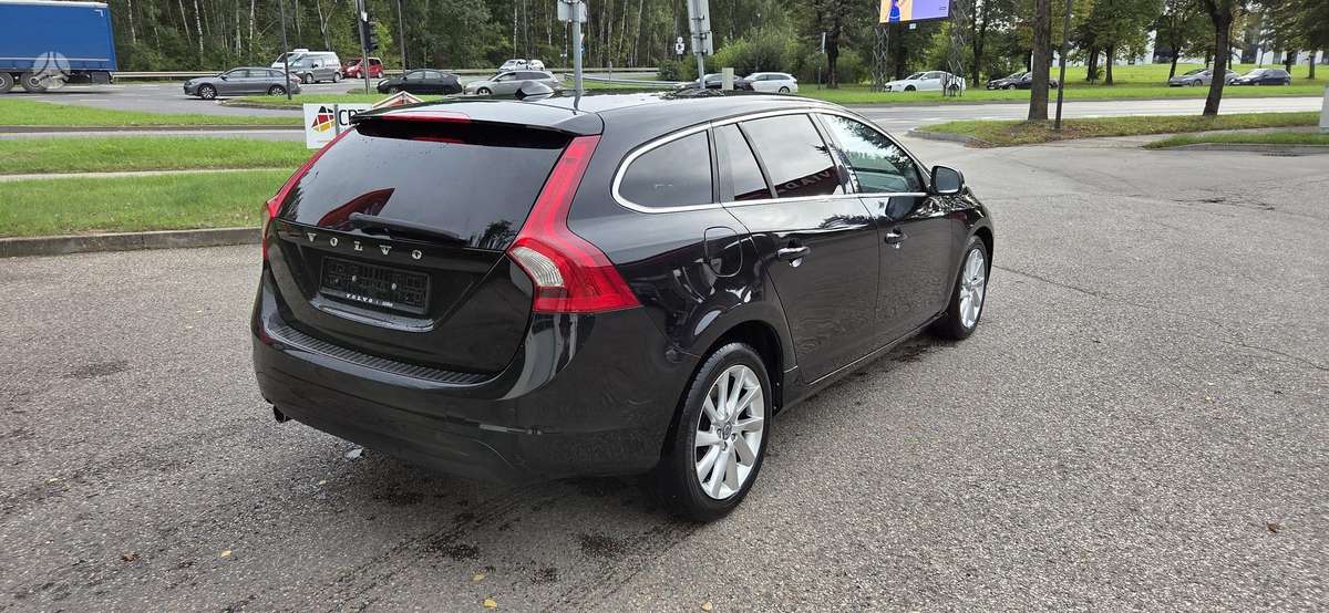 Volvo V60 2013 — interior