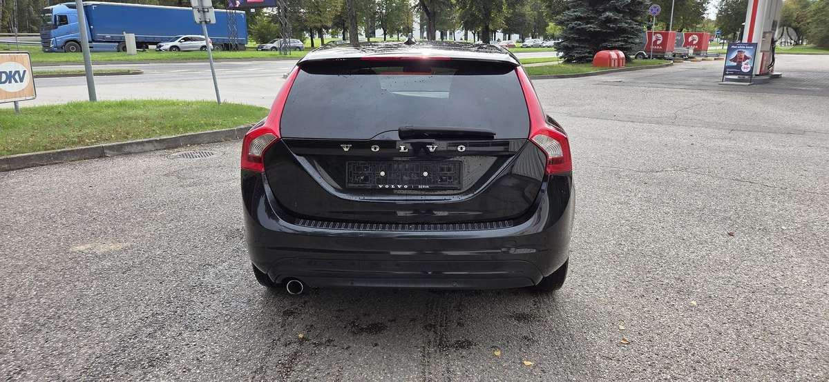 Volvo V60 2013 — engine 1984 cm³, 136 HP (100kW)