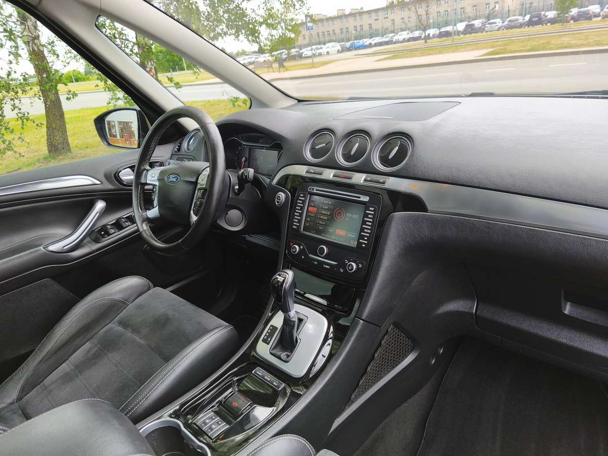 Ford Galaxy 2011 — photo 13