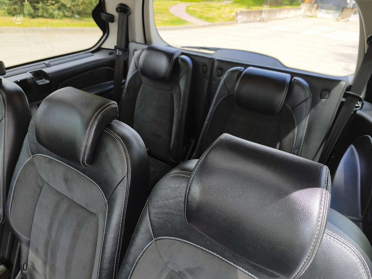 Ford Galaxy 2011 — photo 15