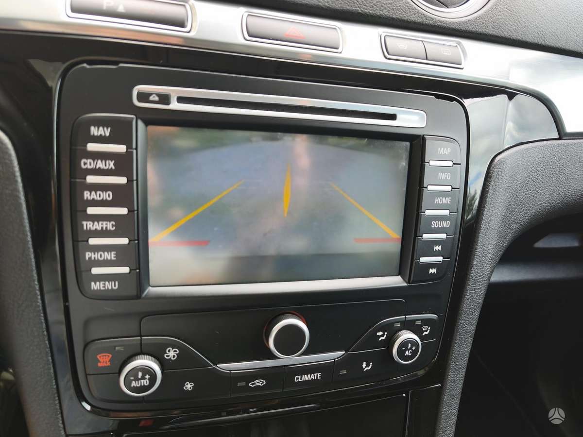 Ford Galaxy 2011 — photo 17