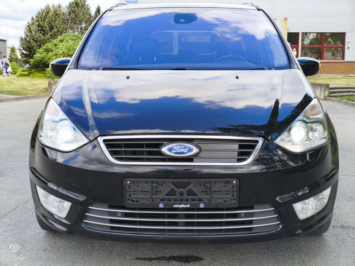 Ford Galaxy 2011 — rear view