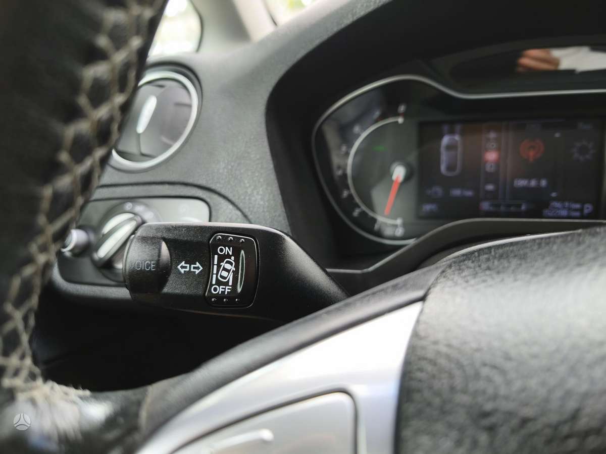 Ford Galaxy 2011 — photo 20