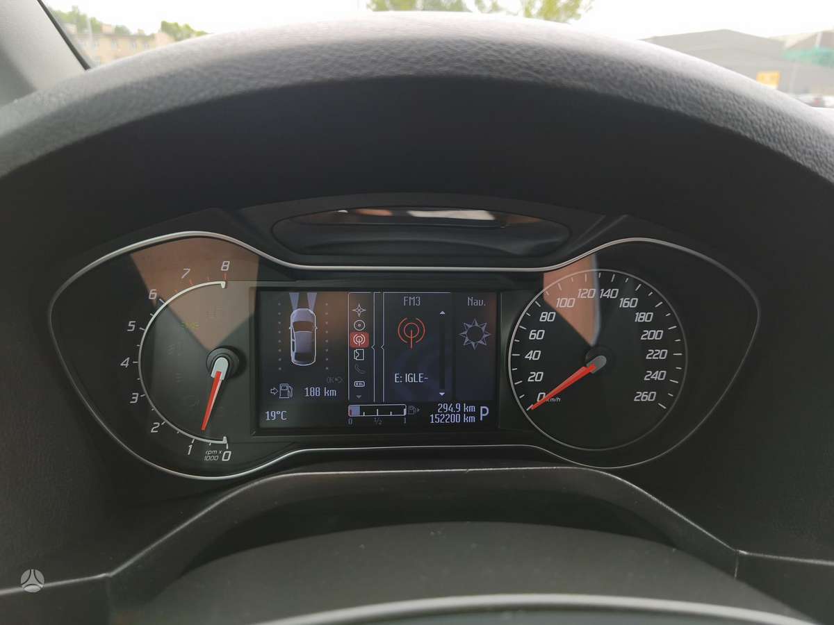 Ford Galaxy 2011 — photo 21