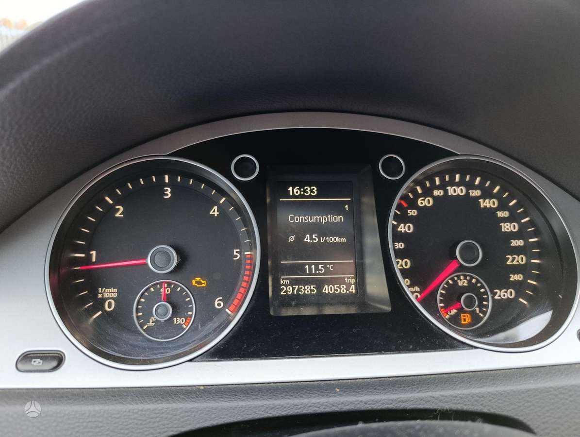 Volkswagen Passat 2009 — photo 11
