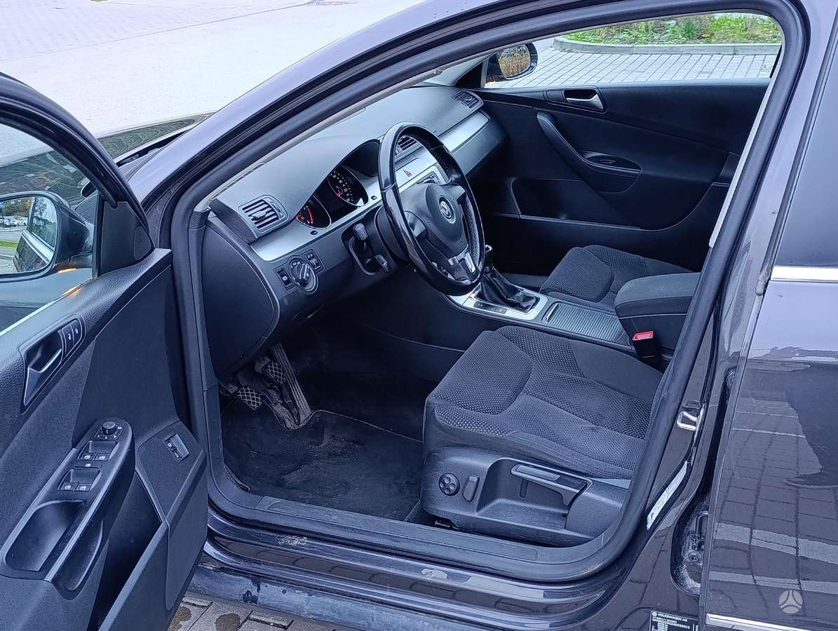 Volkswagen Passat 2009 — photo 18