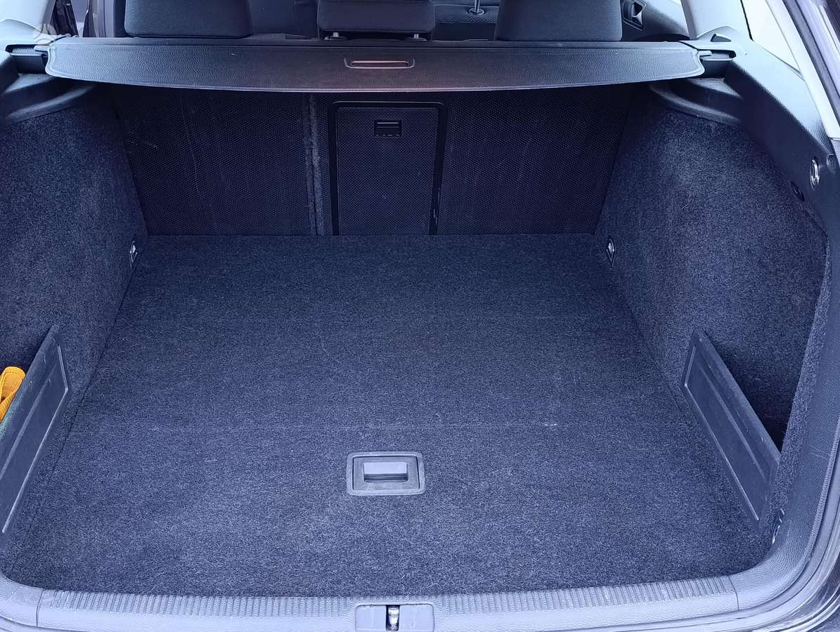 Volkswagen Passat 2009 — photo 24