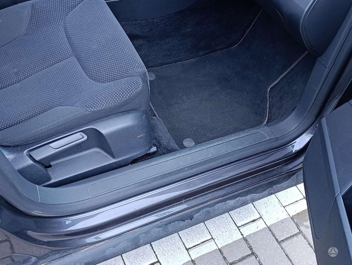 Volkswagen Passat 2009 — photo 25