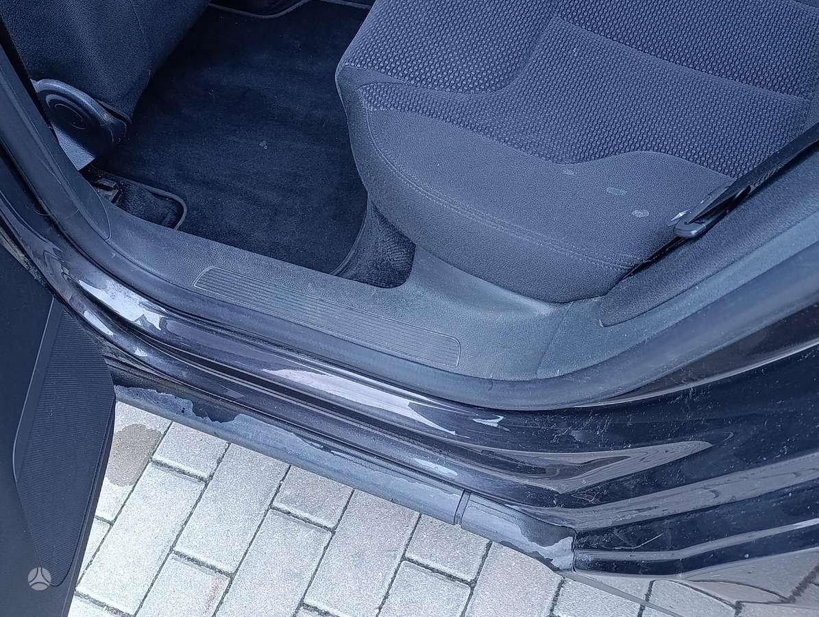Volkswagen Passat 2009 — photo 27