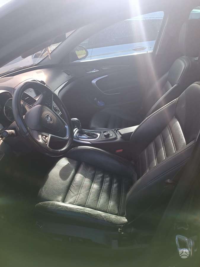 Opel Insignia 2010 — салон