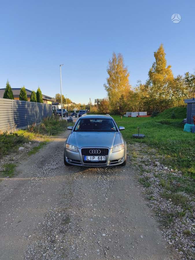 Audi A4 2006 — салон