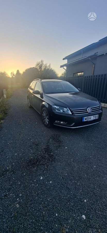 Volkswagen Passat 2013 — вигляд ззаду